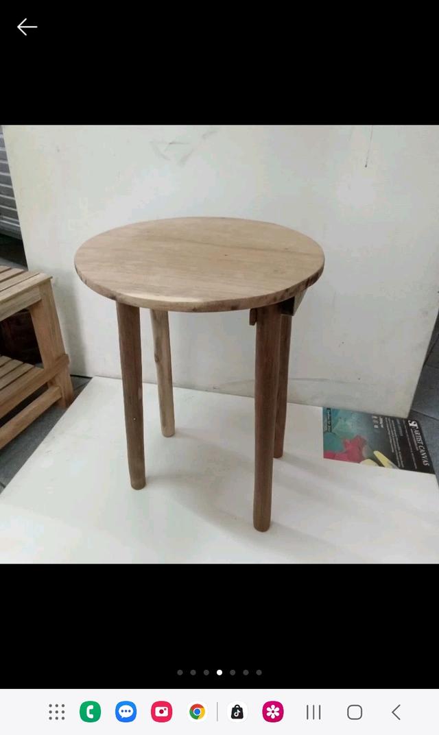 โต๊ะไม้ทรงกลมสี่ขา 2