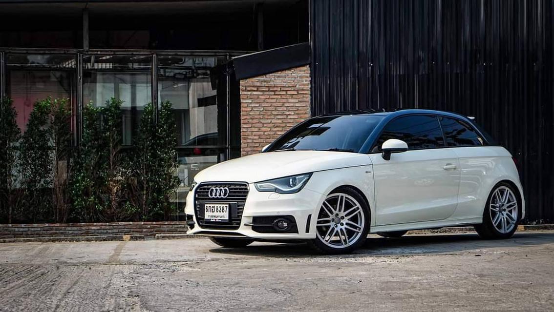 AUDI A1 1.4 TFSI  TWIN CHARGED (Supercharger+turbo)185hp Topspeed 200+ 1