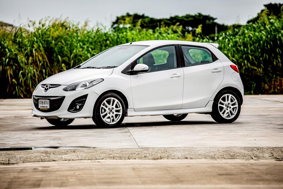 Mazda2 1.5 Spirit Sport สีขาว ปี 2013 มือเดียวป้ายแดง  9
