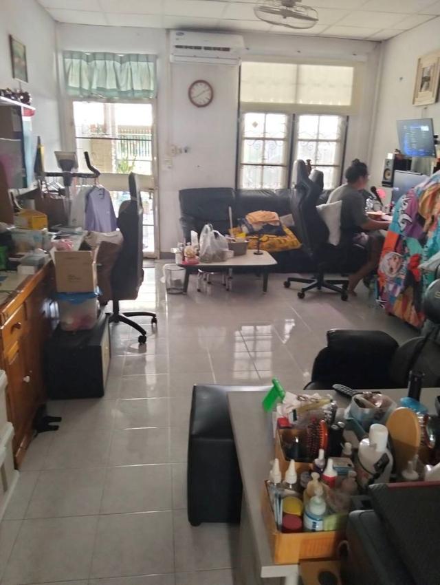 ขายทาวน์เฮ้าส์ 2 ชั้น หมู่บ้านอยู่เจริญ 542 ทำเลดี เดินทางสะดวก    3