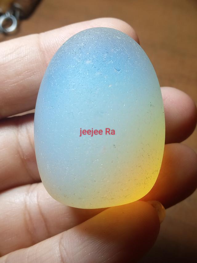 หินมีแสงสะท้อนรุ้งๆ ของแปลกคะ