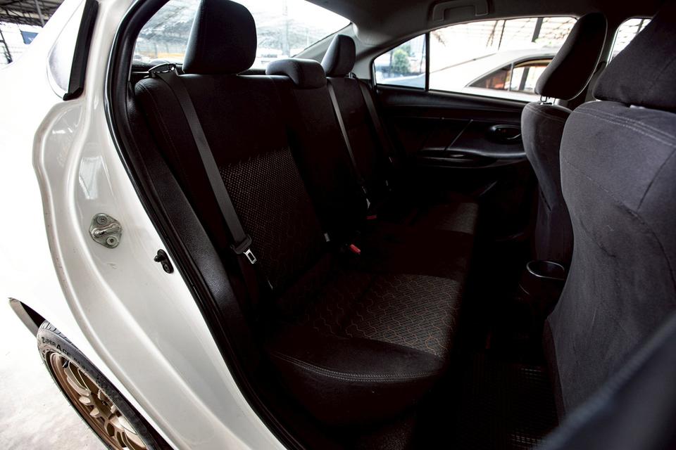 Toyota Vios 1.5E ปี 2017 สีขาว 14