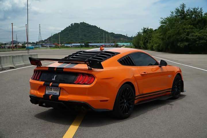 Ford Mustang สีส้ม ปี 2020 4