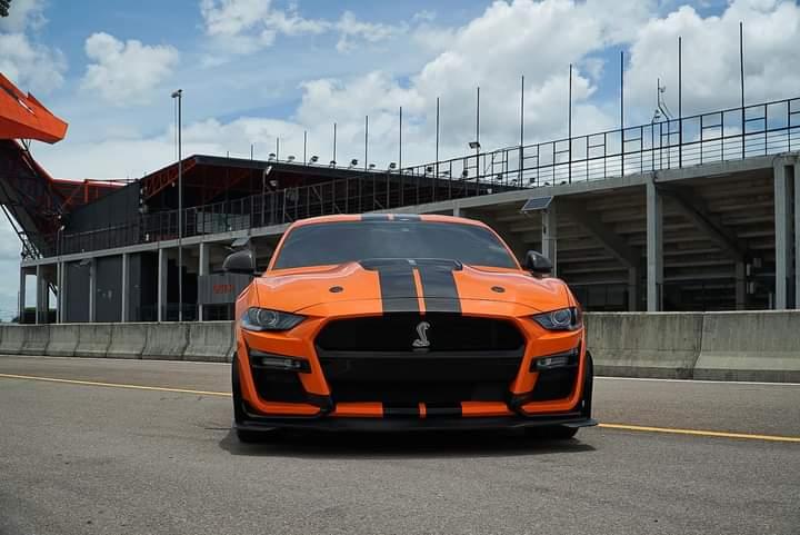 Ford Mustang สีส้ม ปี 2020 3