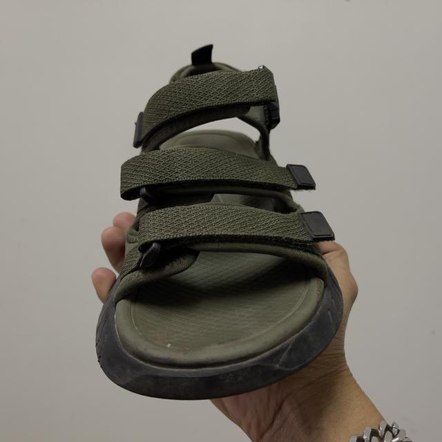 รองเท้าผ้าแบบรัดส้น สีทหาร รูปที่ 3