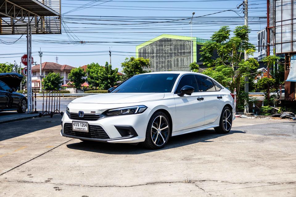 Honda civic fe 2.0 e:hev rs 2023 สีขาว สภาพสวย อุปกรณ์ครบ กุญแจ2ดอก