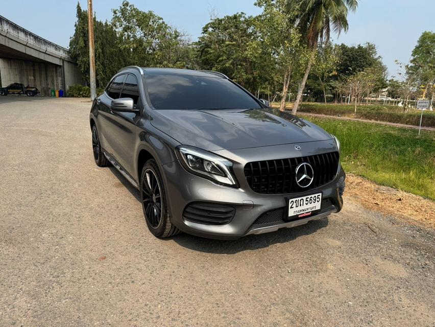 MERCEDES BENZ GLA250 2.0 สีดำ ปี 2018