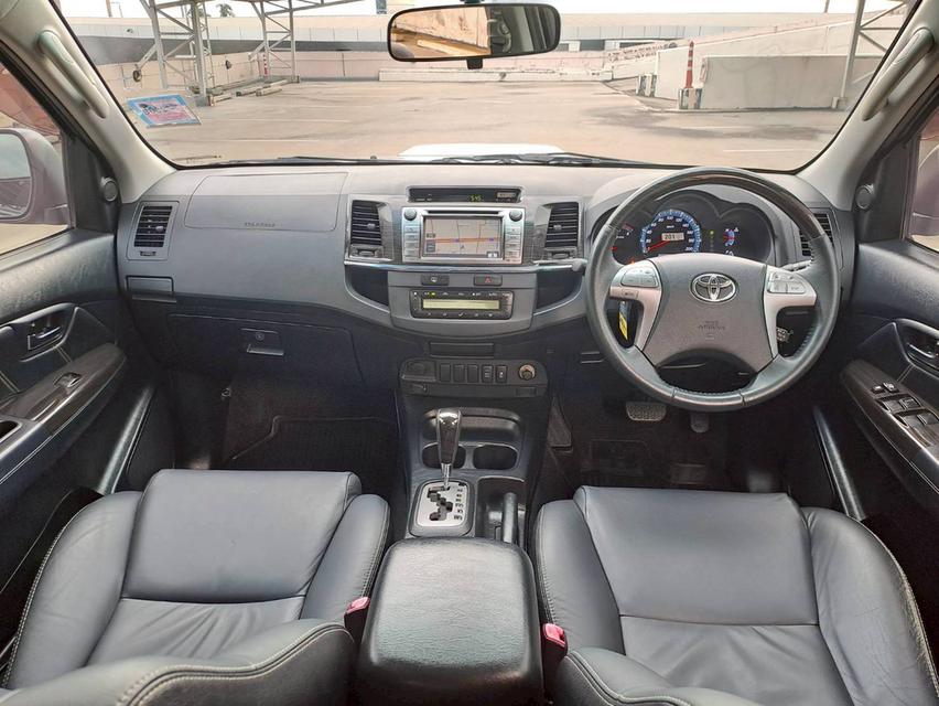 Toyota Fortuner 3.0 V 2WD รุ่นท็อป ปี2015 สีเทา 8