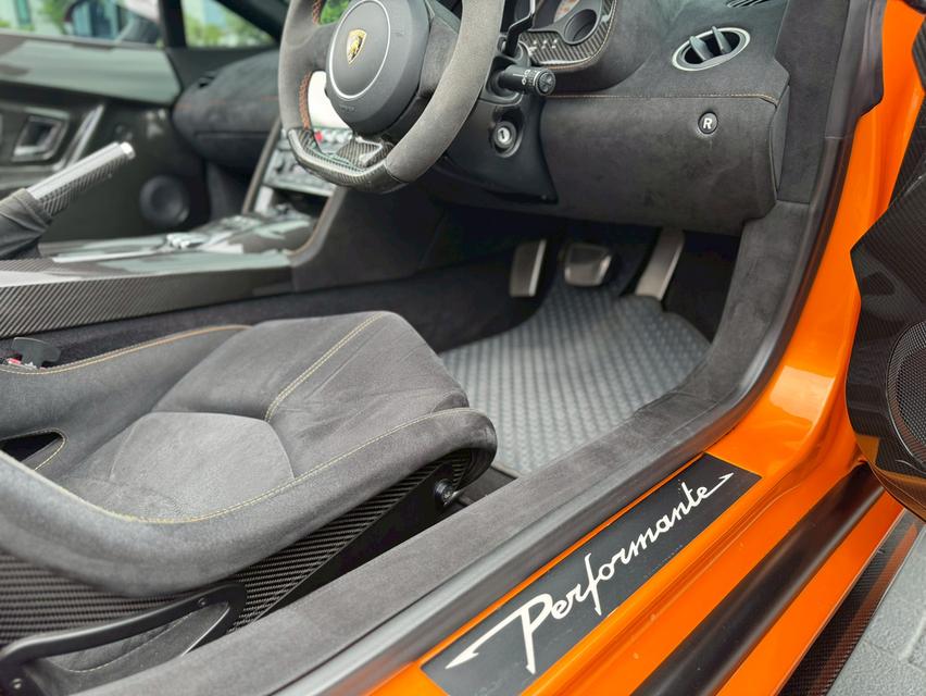 Lamborghini 570-4 performante รูปที่ 16
