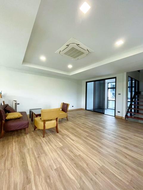 รพ.สินแพทย์ 900 ม. แฟชั่น700ม. MRT คู้บอน 2 กม. ให้เช่า โฮมออฟฟิศ 4 ชั้น หลังมุม 50 ตร.วา. 765 ตร.ม. เดอะพรอมานาด 700 ม. 5