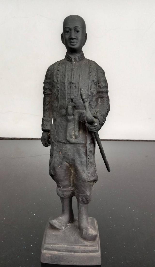 607.พระบรมรูปหล่อสมเด็จพระบูรพกษัตริยาธิราช รัชกาลที่ 1 - รัชกาลที่ 9 แห่งมหาจักรีบรมราชวงศ์