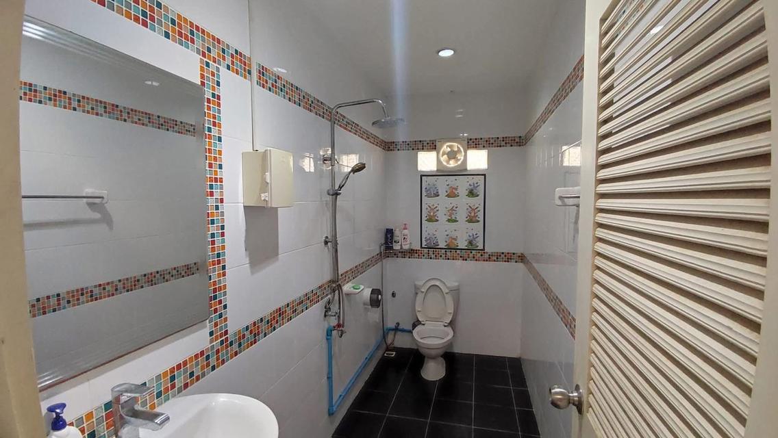 🏡⭐ ให้เช่าด่วน! ทาวน์โฮม 2 ชั้น (หลังมุม หน้ากว้าง 9 ม. ทิศใต้ ฮวงจุ้ยดี) เฟอร์/เครื่องใช้ไฟฟ้าใหม่เกือบทั้งหมด! 💥 4