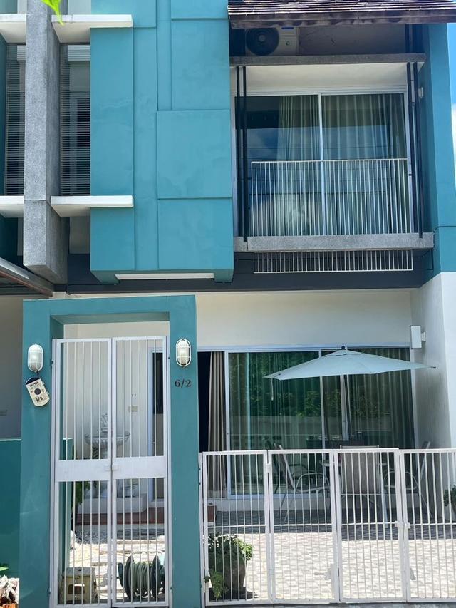 ขายทาวน์เฮาส์ 2 ชั้น หลังริมมีพื้นที่ด้านข้าง ขนาด 31.05 ตรว. เฟอร์นิเจอร์พร้อมเข้าอยู่ ทำเลดี ติดถนนนิตโย ตัวเมืองนครพนม