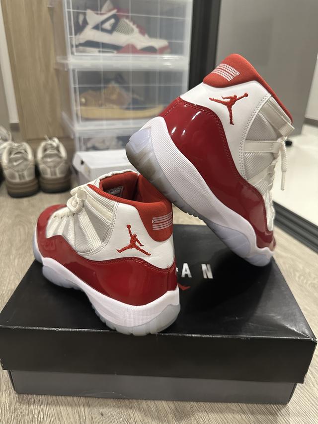 Jordan 11 university red 4