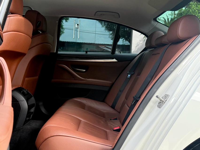 2013 BMW 520D F10 รถมือเดียวออกป้ายแดง รถวิ่งน้อย เข้าศูนย์ทุกระยะ รถไม่เคยมีอุบัติเหตุครับ 14