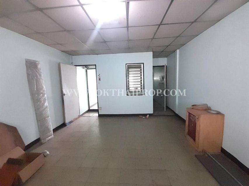 ทาวน์เฮ้าส์ หมู่บ้านลานทอง ติวานนท์-ปากเกร็ด นนทบุรี 10