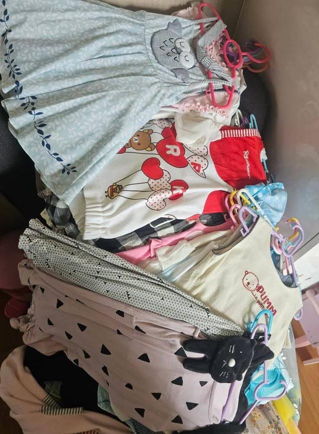 ขายเหมา ชุดเด็ก ชาลอม Chalom ส่งต่อมือสอง สภาพใหม่ ไม่มีตำหนิ สำหรับท่านที่ต้องการรับเสื้อผ้าไปขายต่อ รูปที่ 3