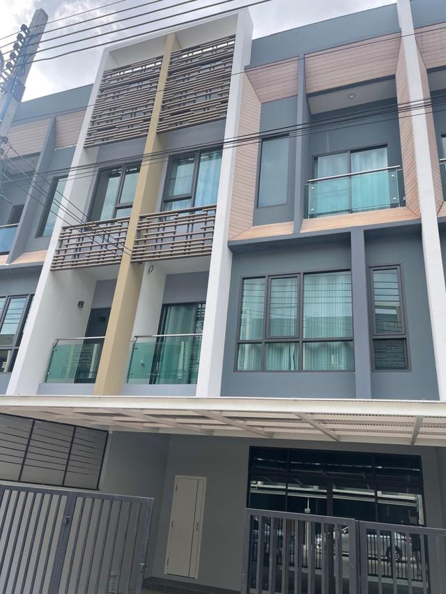 ให้เช่าทาวน์โฮม 3 ชั้น หมู่บ้าน เดอะวิชั่น ลาดพร้าว-นวมินทร์ 1
