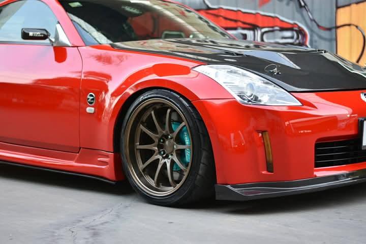 Nissan 350 Z สีแดง 2