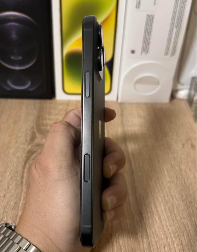 iPhone 16 pro max Color Black Titanium  5