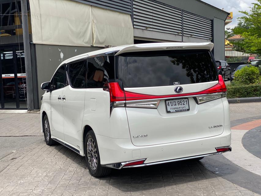 Lexus LM300h 2.5 4WD VAN 5