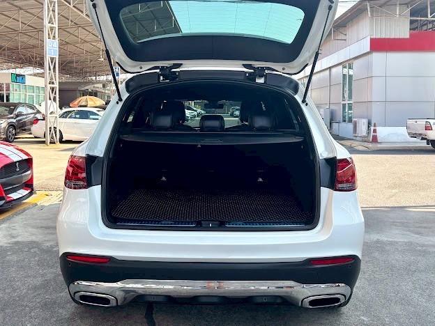 Benz GLC220d ปี 2023 สีขาว ไมล์น้อย รูปที่ 16