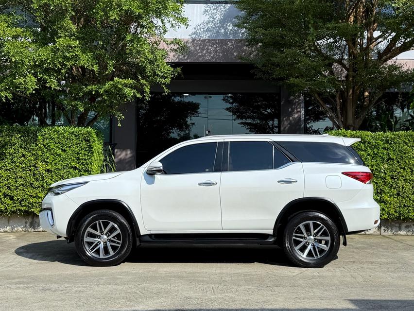 2018 TOYOTA FORTUNER 2.8V 4WD รถมือเดียวออกป้ายแดง รถวิ่งน้อย เข้าศูนย์ทุกระยะ ไม่เคยมีอุบัติเหตุครับ 5