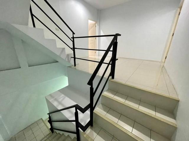 ให้เช่า ทาวน์โฮม 3 ชั้น รีโนเวทใหม่ หมู่บ้านสัมมากร ซอยรามคำแหง110 มีห้างแมคโครและตลาดสดอยู่หน้าหมู่บ้าน ใกล้รถไฟฟ้าสายสีส้ม 7