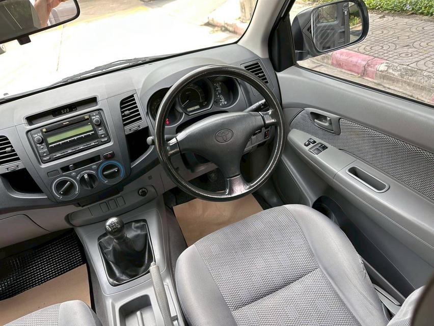 TOYOTA HILUX VIGO 2.7 VVT-i Open Cab เกียร์ M/T สีขาว ปี 2011 12