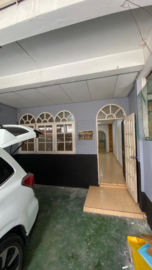 บ้านให้เช่า ทาวน์เฮาส์2ชั้น 3 นอน 2น้ำ 1 จอด หมู่บ้านเสนาวิลล่า84 เดินทางสะดวก ใกล้เดอะมอลล์บางกะปิ น้อมจิตต์ โลตัสบางกะปิ ตลาดบางกะปิ เดินทางสะดวกมาก 4