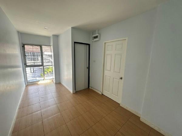 ให้เช่าโฮมออฟฟิศสรีโนเวทใหม่ย่านลาดพร้าว80 พื้นที่ใช้สอย 300 ตรม. พิกัดเขตวังทองหลาง กรุงเทพฯ ใกล้ MRT ลาดพร้าว 71 15