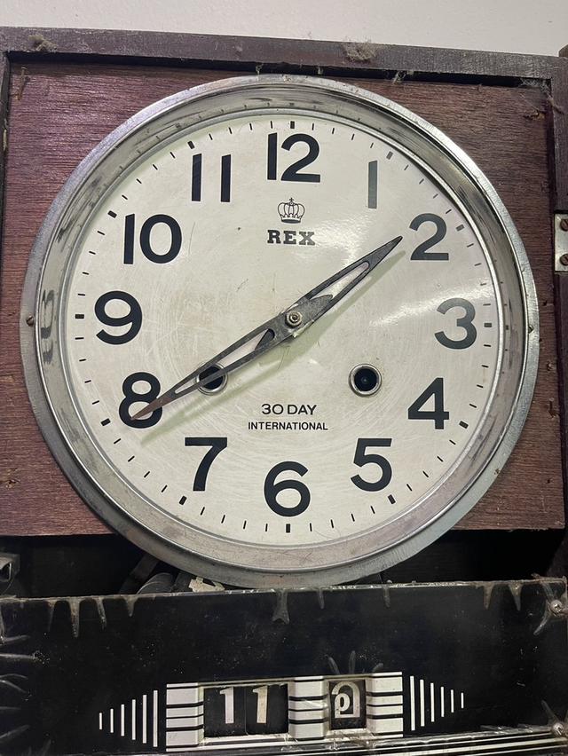 นาฬิกาไขลานโบราณ นาฬิกาแขวนผนังโบราณ ทรงสี่เหลี่ยม ตรามงกุฎ 5