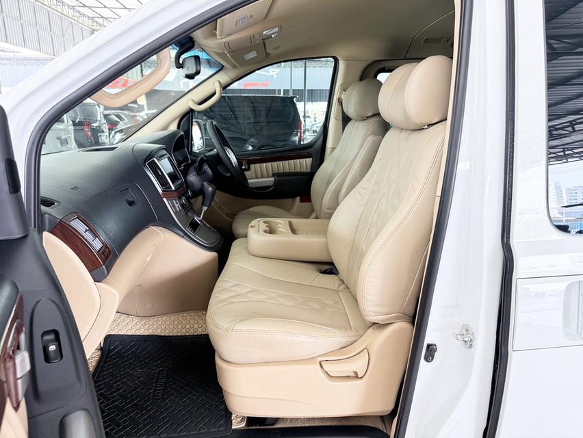  Hyundai Grand Starex 2.5 VIP (ปี 2017) Wagon AT 9