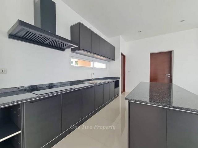 ขายพูลวิลล่าติดทะเล หมู่บ้าน ซีบรีซ วิลล่า พัทยา แยกกระทิงลาย 5