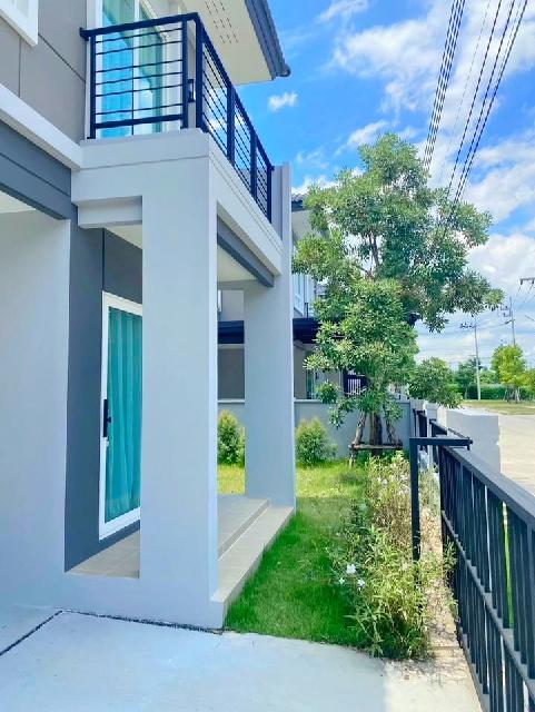 เซ็นทรัล ฉะเชิงเทรา 2.1 กม.ให้เช่าบ้านเดี่ยว 2 ชั้น 160 ตร.ม.40 ตร.วา.ติดถนนใหญ่ แยกสิริโสธร จัดเต็มเฟอร์ 3 นอน3 น้ำ 1