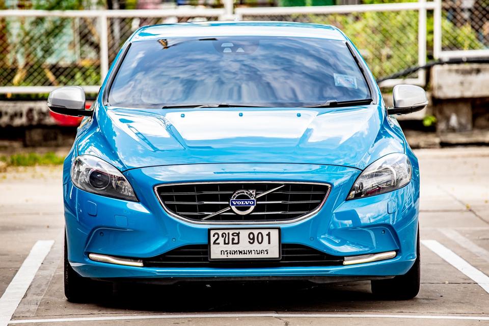 Volvo V40 T5 S 2.0 AT ปี 2015 สีฟ้า สภาพดีมากๆ  2