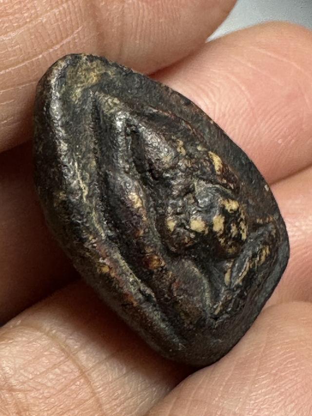 พระปิดตา เนื้อผงคลุกรักจุ่มรัก ไม่ทราบที่ 3