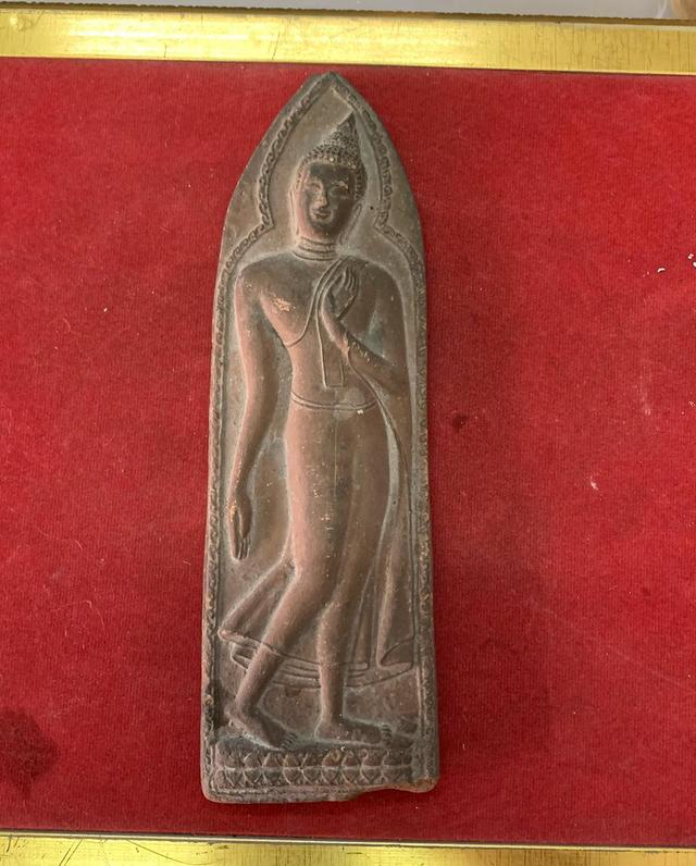 พระลีลา เนื้อกระเบื้อง