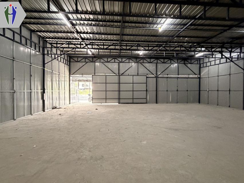 ให้เช่า โกดัง ขายของ ออฟฟิศ หรือ เปิดร้านได้ ถนนเลียบทางรถไฟ นาเกลือ - โกดังให้เช่า หน้ากว้าง 15 เมตร สูง 5 เมตร  พื้นที่ : 220 ตรม.  - 1 ชั้น สามารถท 2