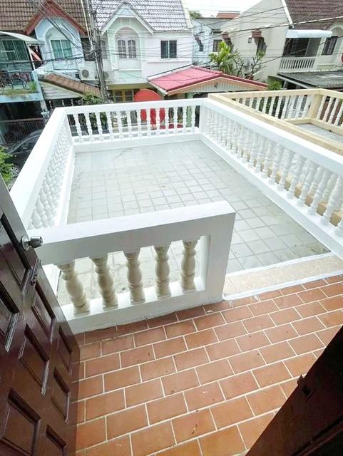 ติดถนนนวลจันทร์ 3 นอน ถ.เลียบด่วนเอกมัย-รามอินทรา MRT วัชรพล 1.7 กม. ให้เช่าทาวน์เฮ้าส์ 2 ชั้น 29ตร.ว. 239 ตร.ม. 2 น้ำ 7