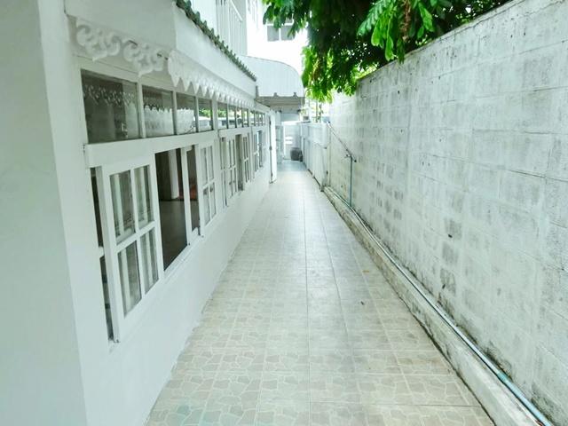 ถ.สิรินธร ให้เช่าบ้าน2 ชั้น หลังใหญ่ 5นอน ตั้งฮั่วเส็ง 750 ม.127ตร.วา.380 ตร.ม. MRTบางยี่ขัน 2กม.รีโนเวทใหม่ 3น้ำ บางพลั 3