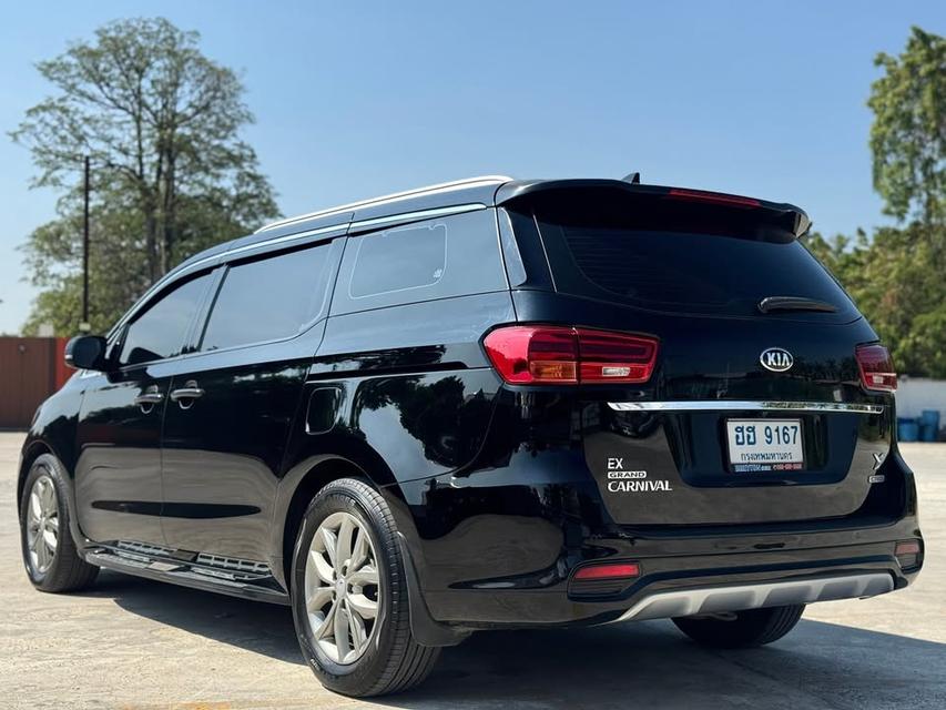 Kia Carnival 2.2 Ex สีดำ 2022รถบ้านสภาพดี  3