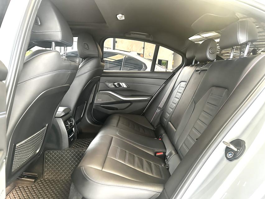 BMW 330e Plug-in Hybrid M SPort (LCI) ปี2023 จดปี 24 ไมล์น้อย 12