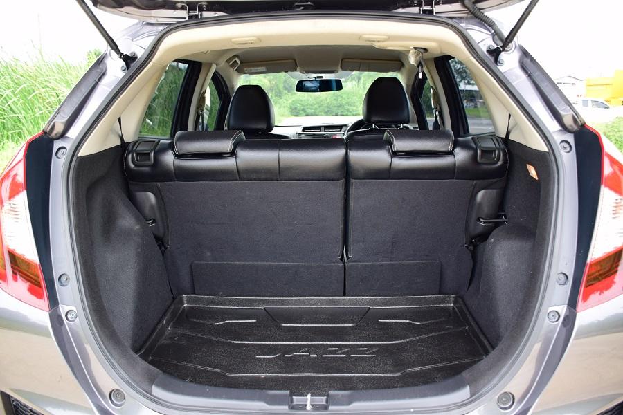 ปี2014จด15 ฟรีดาวน์ HONDA JAZZ GK เกียร์แพดเดิ้ลชิฟ SV / เบาะหนังแท้ แอร์จอ ครุสคอลโทล กุญแจคีเรท จอ กล้องหน้าหลังABS AIRBAG โทร0957401229 ไอดีไล UTBP 16