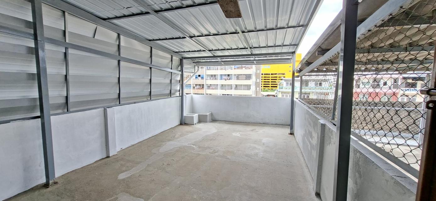 ขายทาวน์เฮ้าส์ 3ชั้น รีโนเวทใหม่ ซอยลาดพร้าว 1 แยก 3 ใกล้ห้างยูเนี่ยนมอลล์,MRT 12