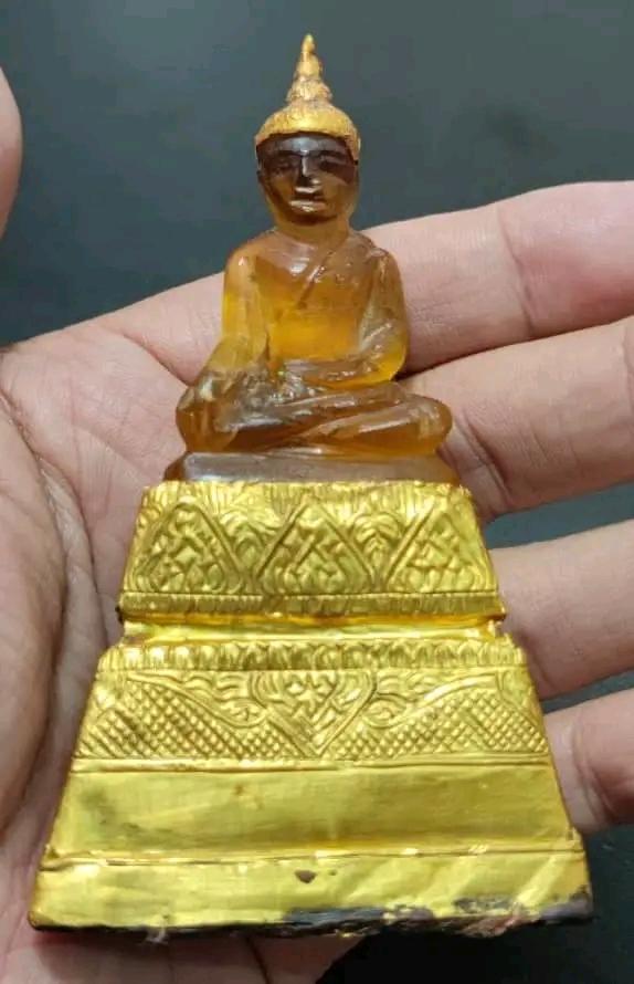 พระแก้วเลี่ยมฐานทองคำ
