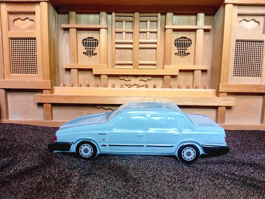 โมเดลรถยนต์ Volvo 760 GLE สเกล 1:18 ทำจากเซรามิก งานเก่าคลาสสิค