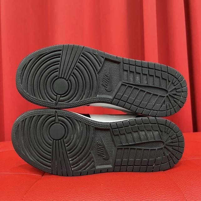 Jordan 1 Low ไซซ์ 37.5 ผู้หญิง ใส่ 2 ครั้ง สภาพดี รูปที่ 2