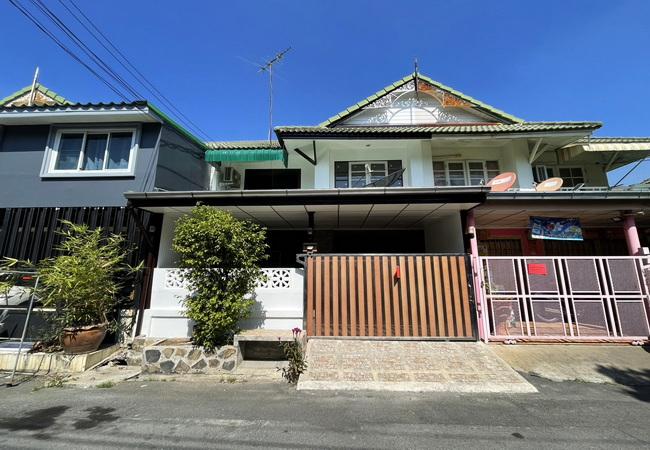 ขายทาวน์เฮ้าส์ หมู่บ้านพฤกษา 14 เอ ซอยวัดลาดปลาดุก เนื้อที่ 18 ตร.ว. 2 ชั้น 3 นอน 2 น้ำ 1