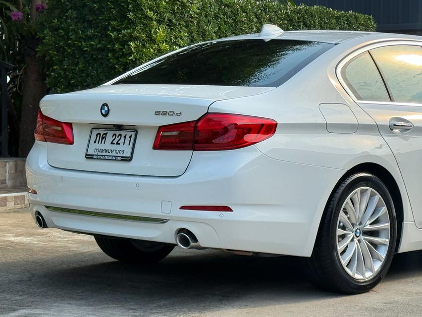 2018 BMW 520D G30 รถมือเดียวออกป้ายแดง รถออกศูนย์ BMW THAILAND รถวิ่งน้อย เข้าศูนย์ตรงระยะ รถไม่มีอุบัติเหตุครับ รูปที่ 9